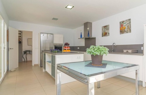 Provensals Villa | Villa 'Carritx' with Mountain View, Wi-Fi and Air Conditioning