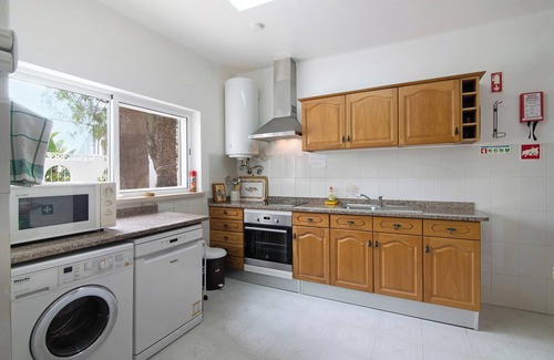 Vale de Centianes Villa | 'Villa Carvoeiro' with Sea View, Pool & Wi-Fi
