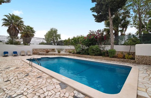 Vale de Centianes Villa | 'Villa Carvoeiro' with Sea View, Pool & Wi-Fi