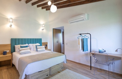 Santa Maria del Cami Villa | Villa 'Cas Metge Matas' with Private Pool, Wi-Fi and Air Conditioning