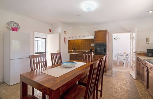 Monte Raposo Villa | Villa 'Casa Alcantarilha' with Pool & Wi-Fi