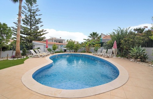 Castelo Villa | Villa 'Casa do Castelo' close to the Sea with Pool & Wi-Fi