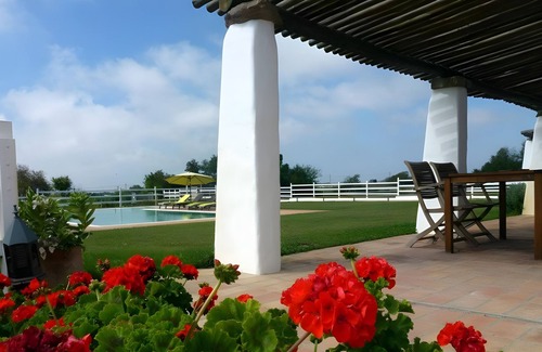 Baiona Villa | Villa 'Casa Do Sol' with Shared Pool and Shared Terrace