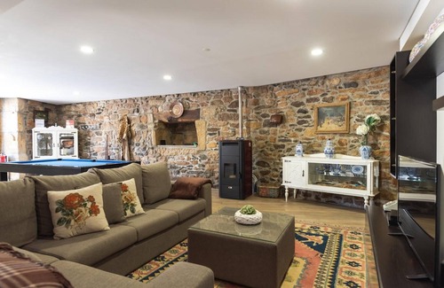 Cimbres Villa | Villa 'Casa Dona Maria - Armamar Douro' with Mountain View, Private Pool and Wi-Fi