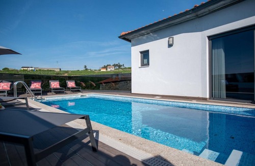 Cimbres Villa | Villa 'Casa Dona Maria - Armamar Douro' with Mountain View, Private Pool and Wi-Fi