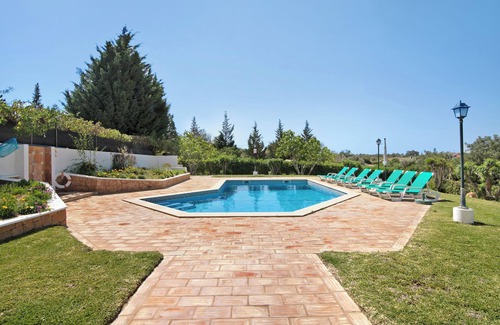 Albufeira Villa | Villa 'Casa dos Avós' with Private Pool, Terrace & Wi-Fi