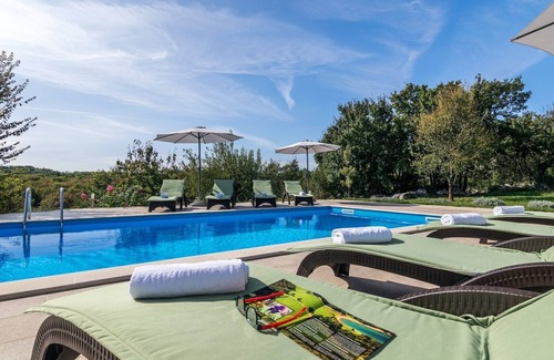 Makovci Villa | Villa Casa Ida is a charming retreat with pool in Istria with authentic building elements, lavish appearance and comfortable furnishing with the capacity of 8 beds.