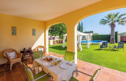 Marchena House | Villa "Casa Rural Casa de Noa" with Private Pool, Private Garden & Wi-Fi