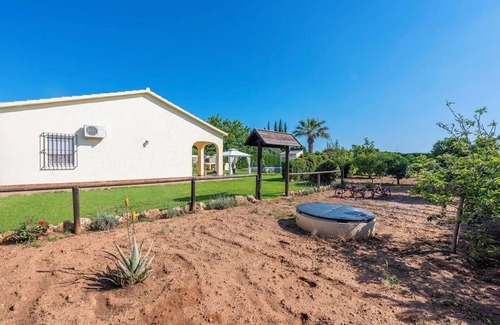 Marchena House | Villa "Casa Rural Casa de Noa" with Private Pool, Private Garden & Wi-Fi