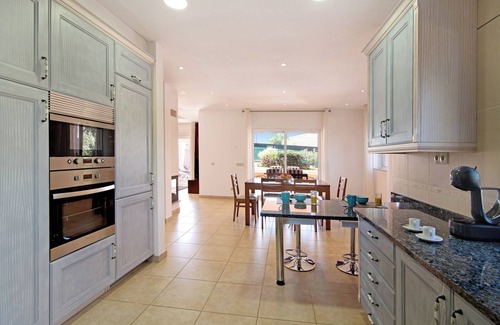 Vilamoura Villa | Villa Casa Tulipas with Mountain View, Pool, Wi-Fi, A/C & Garden