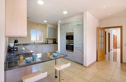 Vilamoura Villa | Villa Casa Tulipas with Mountain View, Pool, Wi-Fi, A/C & Garden