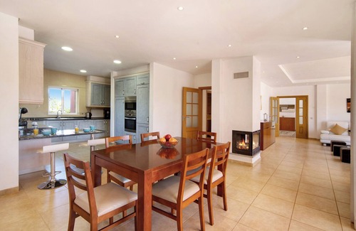 Vilamoura Villa | Villa Casa Tulipas with Mountain View, Pool, Wi-Fi, A/C & Garden