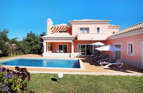 Vilamoura Villa | Villa Casa Tulipas with Mountain View, Pool, Wi-Fi, A/C & Garden