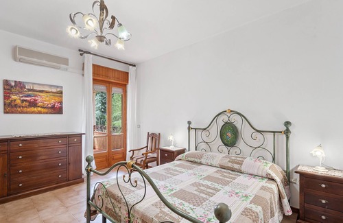 Iglesias Villa | Villa 'Casa Vacanze Maria Maddalena N° 2' with Mountain View, Wi-Fi and Air Conditioning