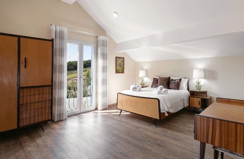 Caldas da Rainha Villa | Villa 'Casal Velho' with Private Pool, Wi-Fi and Air Conditioning