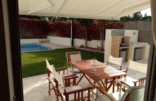 Meco Villa | VILLA CASALINHO MECO in the pine forest, near the beach and Lisbon with private pool