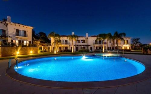 Branqueira Villa | Villa Cascata, 3 bedroom, Pool, close to Olhos de Agua