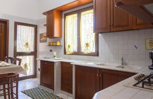 Fasano Villa | Villa Castalia: A splendid and luminous two-story villa situated in a quiet location, surrounded by a wonderful garden, with Free WI-FI.