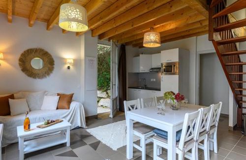 Baden Villa | Villa Château De Kergonano- dans l'Orangerie-5 by Interhome