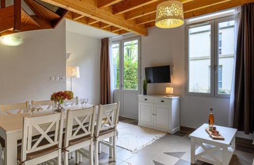 Baden Villa | Villa Château De Kergonano- dans l'Orangerie-5 by Interhome