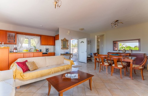 Skaleta House | Villa Chrysalida, peaceful home with scenic views!