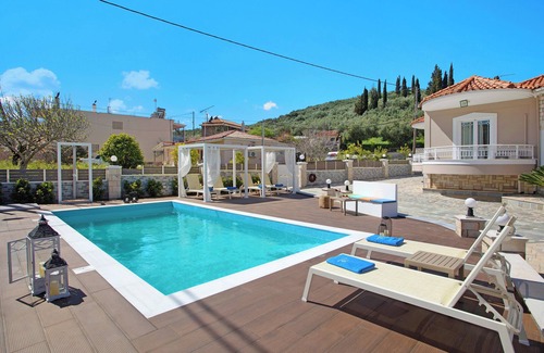 Alikanas Villa | Villa "Chrysoula" with Mountain View, Private Pool & Wi-Fi