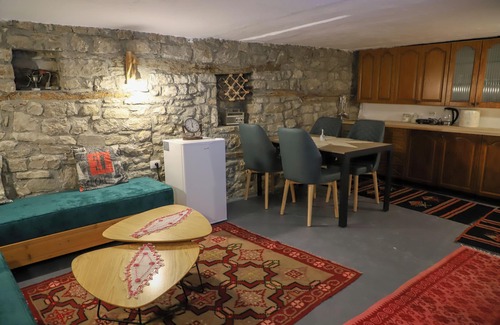 Berat Villa | Villa Citadel: Two Bedroom Old Villa In Berat Castle