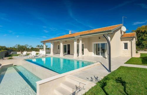 Nova Vas Villa | Villa Civitan with infinity pool in Novigrad