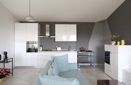 Puegnago del Garda Apartment | Villa Clara Peler with Mountain View, Shared Garden & Wi-Fi