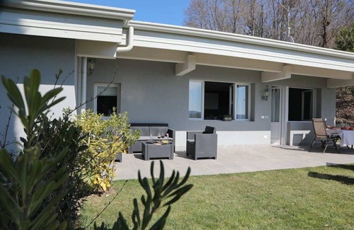 Puegnago del Garda Apartment | Villa Clara Peler with Mountain View, Shared Garden & Wi-Fi