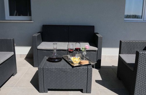 Puegnago del Garda Apartment | Villa Clara Peler with Mountain View, Shared Garden & Wi-Fi