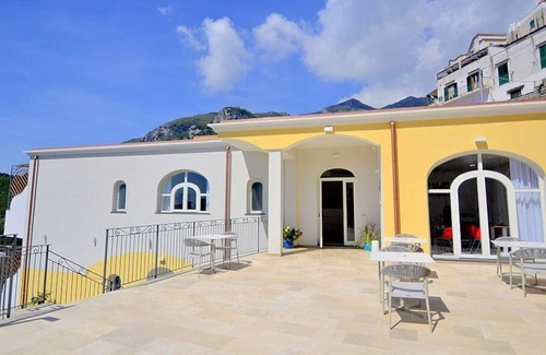 Pontone House | Villa Clarice B, fully refundable with voucher*: A bright and sunny studio apartment in a quiet position, located on a hillside above the sea, with Free WI-FI.