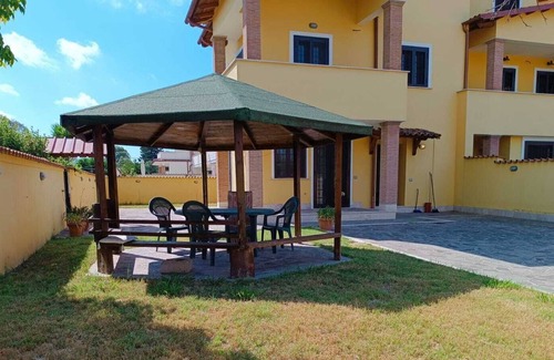 Zona XXXIV Casal Palocco Villa | Villa "Come a Casa 2" with Private Garden & A/C