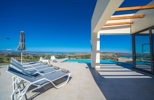 Katochori Villa | Villa Con Vista- Heated Pool, 4 bdr sleeps 8