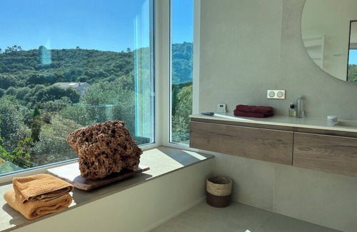 Corconne Villa | Villa Contemporaine Avec vue Panoramique sur le Pic Saint Loup