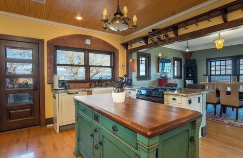 Jerome House | Villa Contenta | Sleeps 6 | Close to Sedona