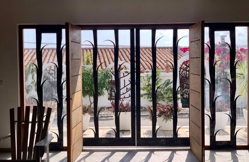 Soto Villa | Villa Coral Cliff 🇨🇼 5-bedroom beach house with Pool, AC, WiFi, Sleeps 10