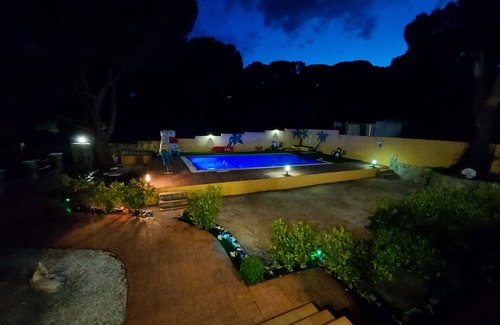 San Martin de Valdeiglesias Cottage | Villa Costa Madrid with private pool and views of the reservoir, up to 10 people.
