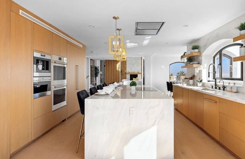 Eastern Malibu House | Villa Costera - Tree-Lined Tranquility: 3-Level Entertainer's Dream