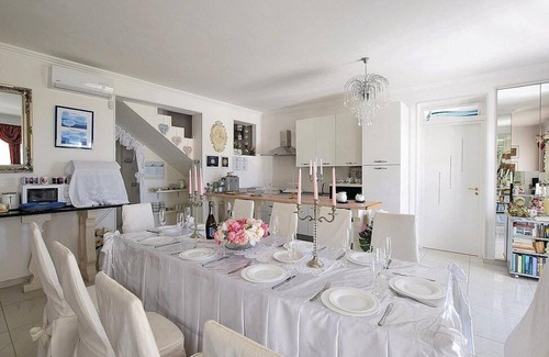 Tortora Marina House | Villa Croma: An elegant and welcoming three-story townhouse which faces the sun and the sea, with Free WI-FI.