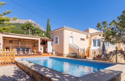 Calpe Villa | Villa 'Cucarres 2' with Pool, Garden & Wi-Fi