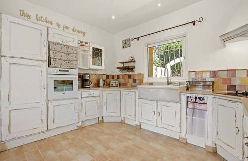 Les Brugassieres Villa | Villa 'D'Amour' with Private Terrace, Wi-Fi and Air Conditioning