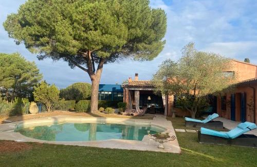 Palaja Villa | Villa d'exception à Palaja avec piscines intérieures et extérieures