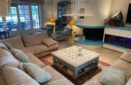 Palaja Villa | Villa d'exception à Palaja avec piscines intérieures et extérieures