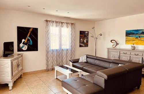Puisserguier Villa | Villa D'exception en Occitanie : vos Vacances de Rêve!