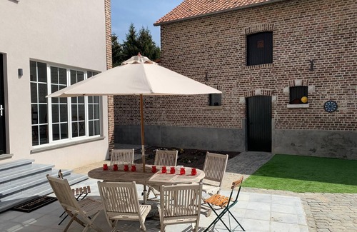 Heers Villa | Villa Daelhoeve with Pool & Sauna & Hottub