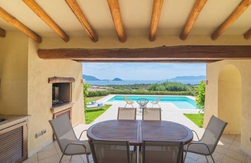 Golfo Aranci Villa | Villa 'Daniela' with Sea View, Wi-Fi and Air Conditioning