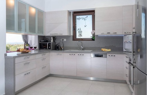 Malevizi Villa | Villa David with private pool