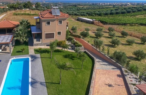 Malevizi Villa | Villa David with private pool
