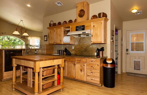 Pahrump House | VILLA DE FLORENZA custom home with pool and jacuzzi on fenced acre